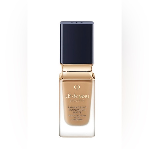 Cle De Peau ~ Radiant fluid foundation Matte. SPF 20. Color O50 Tan Ocher. 35ml. - Picture 3 of 8